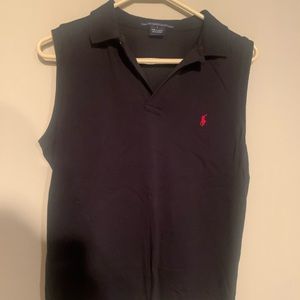 Women’s sleeveless polo in black/red